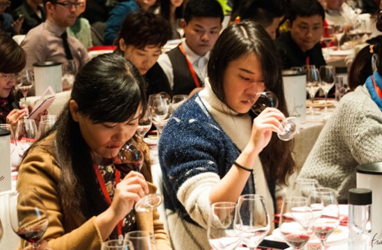 酒香又起 法国圣米利埃永优质产区酒葡萄酒巡展活动在蓉举行