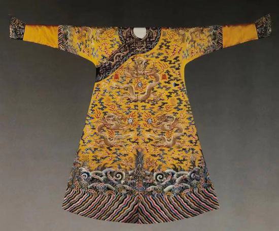 龙纹锦绣衣，华夏礼仪邦——中华传统服饰中的龙纹演变