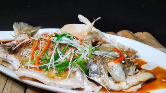 清蒸<em>鲈鱼的做法</em>，味道鲜美，营养美味，简单易学