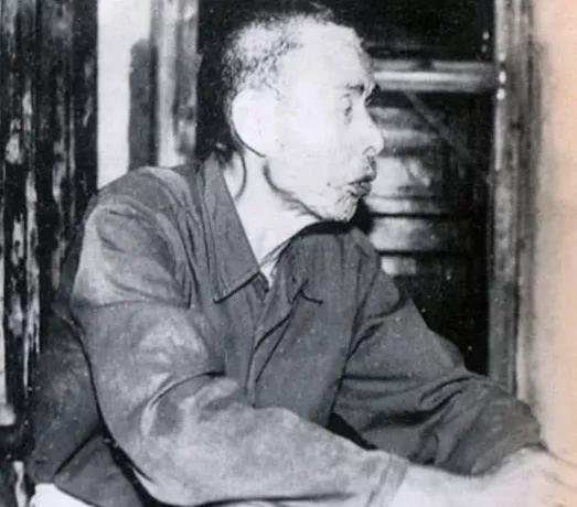 建国初毛泽连、李轲来北京，毛泽东为他们治病后，劝他们回家...