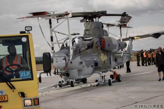 捷克接收首批AH-1Z“蝰蛇”武装直升机 美制武器打开东欧的大门