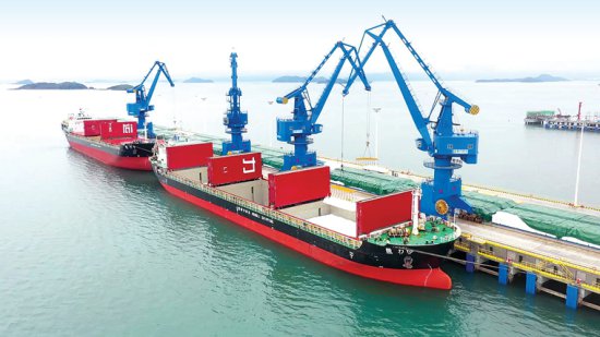 恒力石化（惠州）有限公司通用码头首船PTA顺利装船出厂
