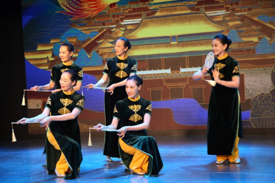 提升群众文化品质 西城区举办“五月鲜花 炫舞未来”<em>舞蹈演出</em>