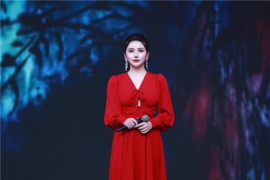 李璨希荣获CETV中国教育电视台年度最具潜力女歌手奖