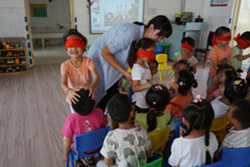 潍坊滨海实验幼儿园开展“国际盲人节”系列活动