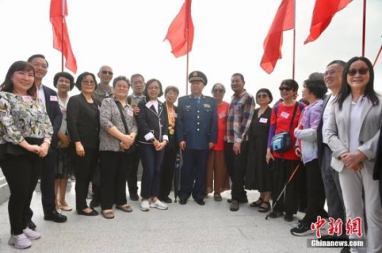 刘春祥抗日英雄群体纪念碑揭幕，是香港第三座大型抗战纪念设施
