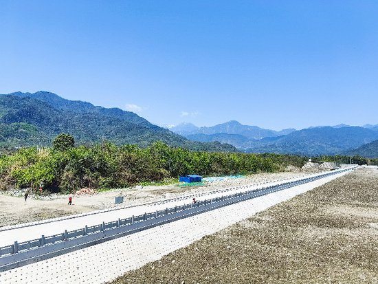 <em>都江堰</em>渠首排洪护岸项目主体工程全部完工