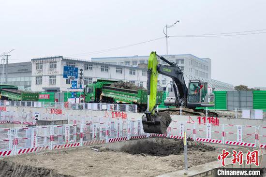上海市域铁路建设提速 国内单体最长<em>地下车站</em>基坑开挖