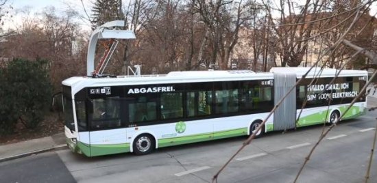 中国电动公交车开进奥地利 30秒充电全天不间断运营