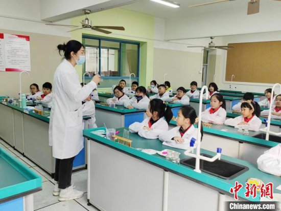 《<em>中国教师</em>发展报告2022》在长春发布