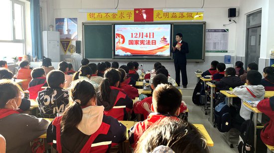 河北唐县：宪法进校园 法治伴成长