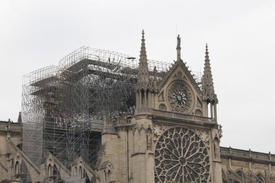 法国官员：<em>巴黎圣母院</em>火灾可能由电线短路引发