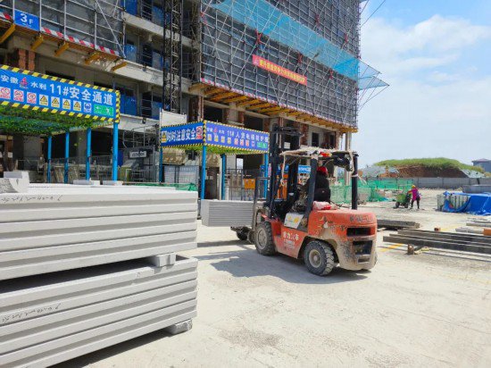 怀远县：假期坚守岗位 加速推进安置房建设