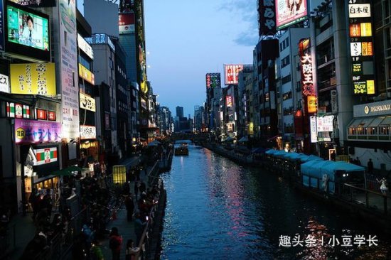 日本<em>最繁华</em>的一<em>条街</em>，穿和服行走在大街，已经成为当地风俗