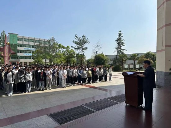 桐城法院法治宣讲团走进桐城市高考辅导学校宣传《民法典》