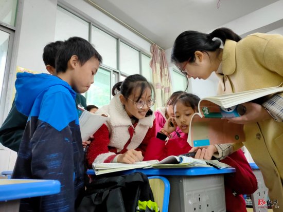 靖州县“初中语文课堂竞赛活动”在藕团中学举办