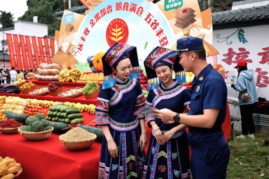 上林消防巧借“中国农民丰收节”开展消防安全宣传活动