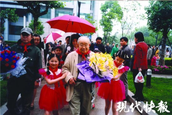 缅怀！乔羽曾给南京“小红花”团歌作词，夸南京文化底蕴深厚