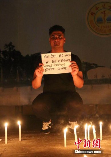 祖国/在华尼泊尔留学生为祖国地震灾区民众祈祷【3】