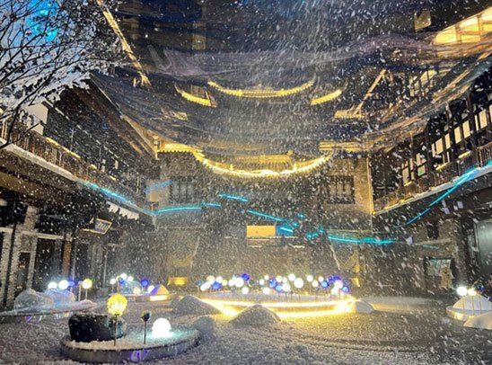重庆主城现极光沸雪 第三届·长嘉汇艺术灯会启动