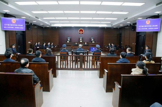 国家烟草专卖局原副局长何泽华受贿案一审开庭
