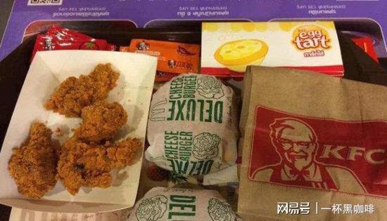 日本肯德基推出<em>自助餐</em>，炸鸡汉堡不限量，看到<em>价格</em>，中国网友笑...