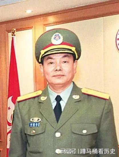 他是首任驻港部队司令员，59岁官至上将，62岁成为<em>副总参谋长</em>
