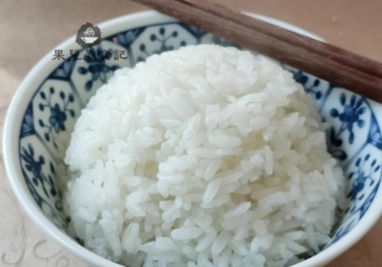 原来这才是<em>煮米饭香</em>软好的做法，牢记3点，陈米煮出来一样好吃