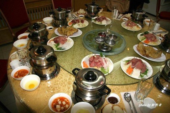 中国游客到朝鲜每天有酒有肉，朝鲜人一日三餐吃<em>什么</em>？每天能吃...