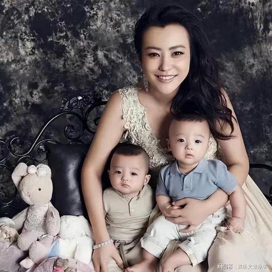 <em>郝蕾与刘烨</em>离婚<em>后</em>独养双胞胎，如今她的生活如何？
