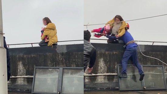女子抱<em>婴儿</em>登上天台，情绪激动不让靠近，消防员生死瞬间一把抓...