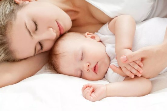<em>宝宝</em>月龄低于8个月，<em>最好</em>少用这几种睡姿，不然容易影响骨骼发育