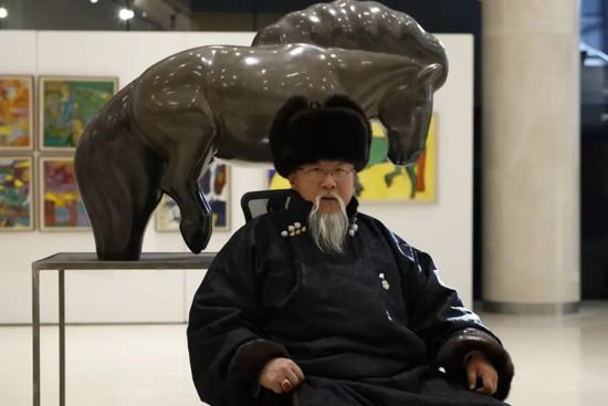 中央美术学院雕塑系教授申红飙荣获蒙古国艺术家<em>荣誉勋章</em>