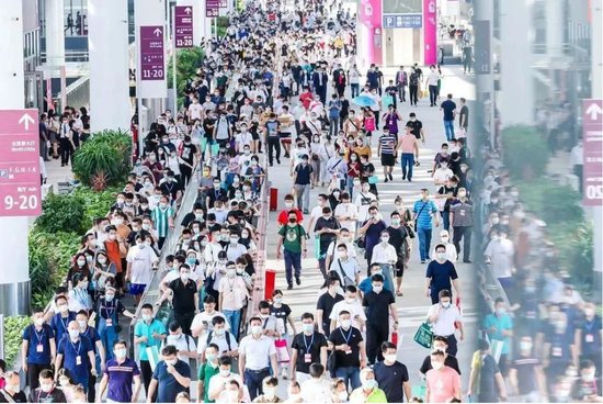这届香港年轻人流行到深圳citywalk