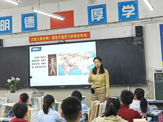 两江新区人和实验学校开展地理学科骨干教师示范课