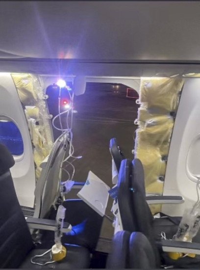 波音737 MAX 9<em>飞机</em>舱门脱落，航空专家称有三种可能