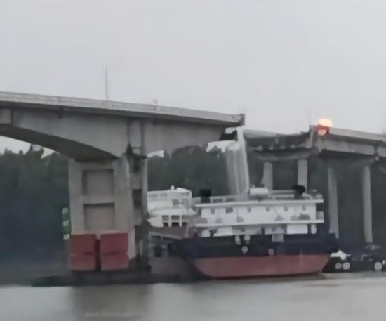 广州一大桥被船舶撞断，<em>事故</em>责任该如何划分