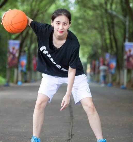 25岁最美篮球女裁判，<em>姓氏</em>很多球迷不会读，长相神似佟丽娅