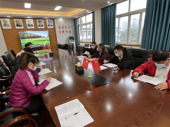 体育工作会上，温江区踏水学校校长提出三点期望