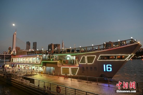 广州一艘观光船<em>霸气外露</em> 以航空母舰为外观设计主题