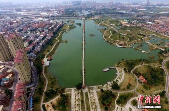 中国 安平桥/高空鸟瞰安平桥，周围环境保护良好。王东明摄