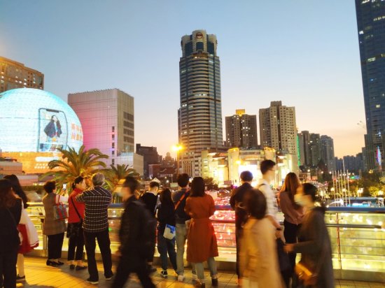 上海最低调的网红打卡地：车水马龙夜景迷人，很多热播剧在此...