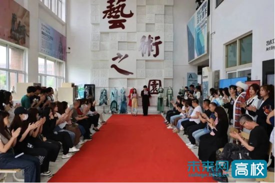天津轻工职业技术学院服装设计学子毕业时装秀活动举行
