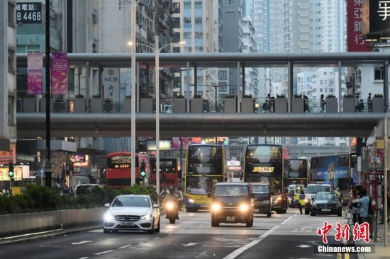 <em>香港旺角</em>道横跨弥敦道行人天桥正式启用