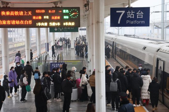 国铁郑州局迎来假期客流高峰 2月15日预计发送旅客70.0万人次