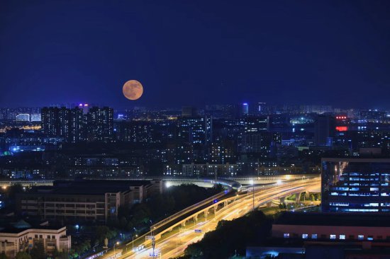 数千摄影师同拍超级月亮｜城市摄影队