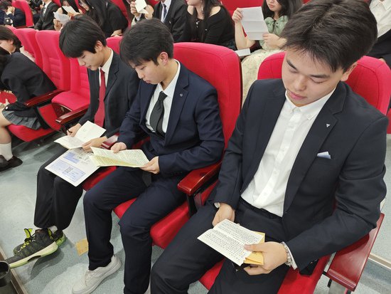重庆第二十三中学校举行高三年级成人礼仪式