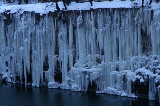神奇的镜泊湖吊水楼冰瀑奇观 大自然鬼斧神工令人叹为观止