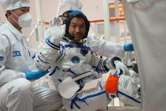 李广苏：向太空狂奔的“蜗牛” 文科生也能当航天员