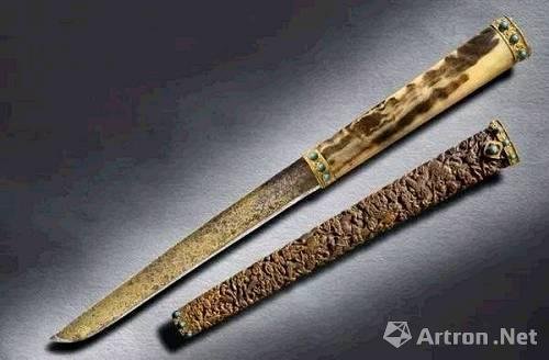 北京 伦敦/另一把刀身也刻有“乾隆年制”的角柄刀，曾出现在东方陶瓷学...